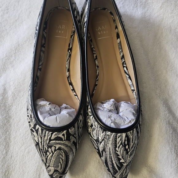 Kaari Blue Shoes - Kaari Blue Black White and Silver Flats - Women - Size 9.5